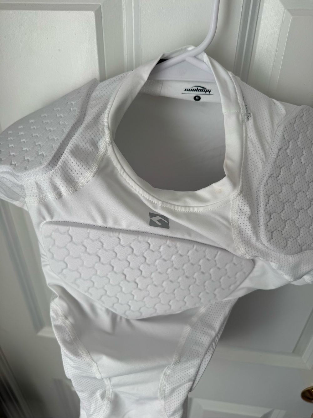 NWOT The COOLOMG Mens Padded Compression Shirt - Picture 9 of 9